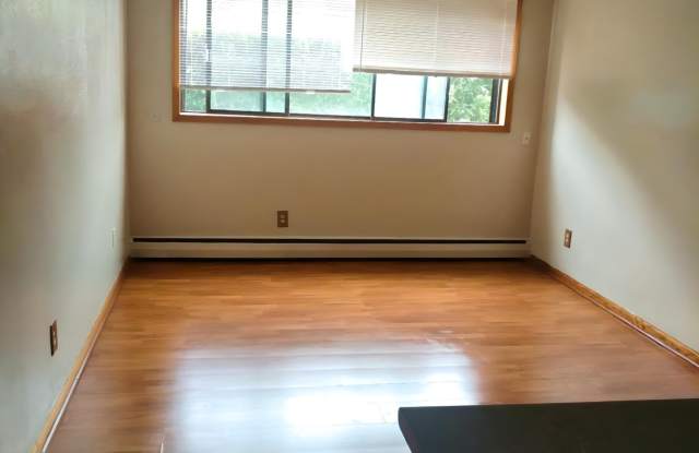 976 Robert Street - 105 Gallery 2