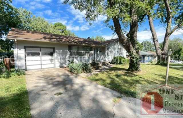 8320 Laurel Avenue - 8320 Laurel Avenue, Raytown, MO 64138