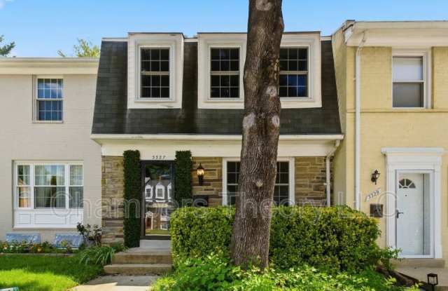 3327 Webley Ct Gallery 1