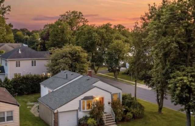 330 Isabella Ave photos photos