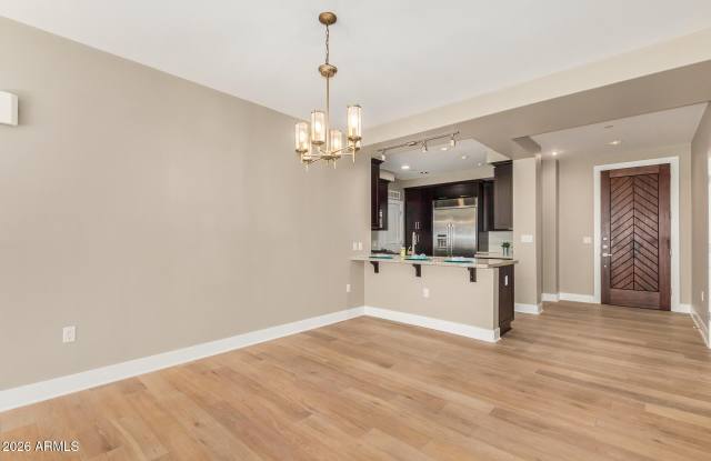 4803 N Woodmere Fairway Gallery 2