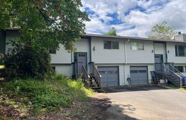 Updated Milwaukie Home - Huge Yard, Basement, and Garage Included! photos photos