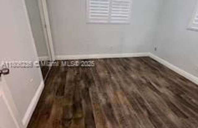 3130 N 73rd Ter photos photos