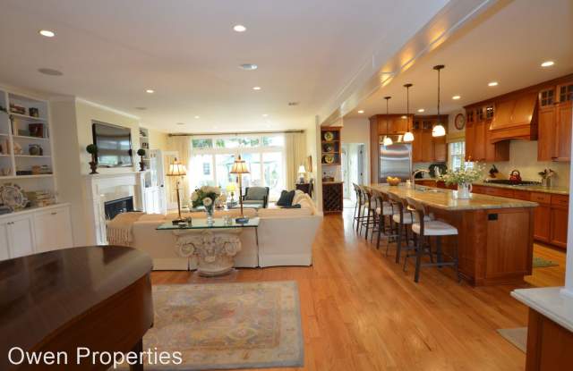 135 E Avenue - 135 E Avenue, Coronado, CA 92118