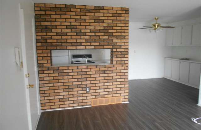 11750 15 mile rd Gallery 4