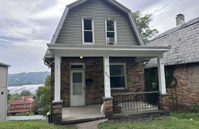 Charming 2-Bedroom Home in Ambridge – Convenient Location! Gallery 1