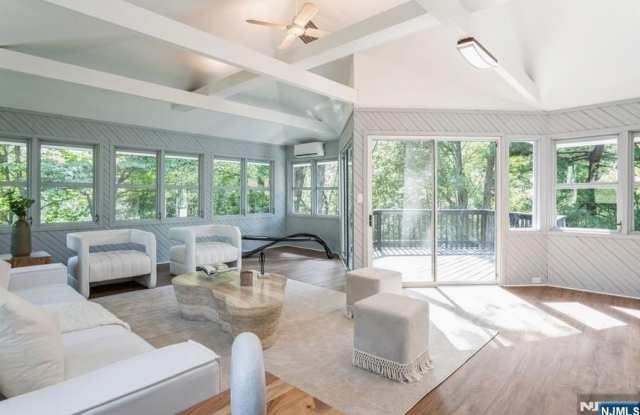 11 Maple Avenue photos photos