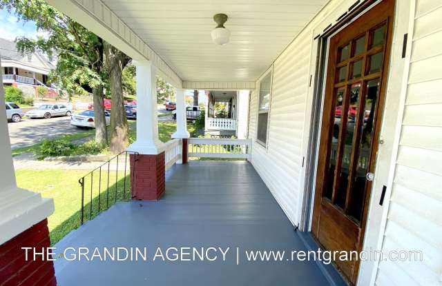 1129 Stewart Ave SE Gallery 2