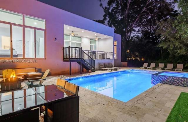 1759 SW 30th Pl Gallery 4