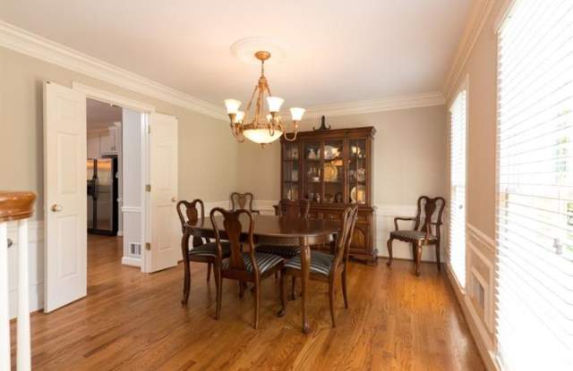 8925 Laurel Way Gallery 4