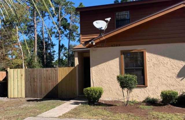 4293 Melissa Ct W - 4293 Melissa Court West, Jacksonville, FL 32210