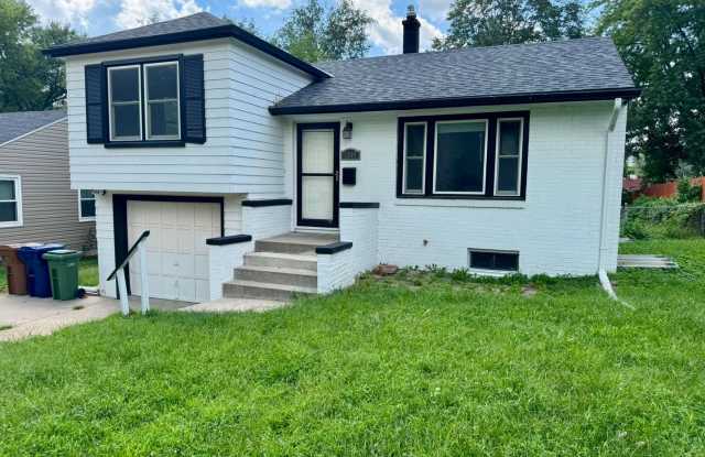 4 Bedroom Home 2 Minutes from Offutt. Gallery 1