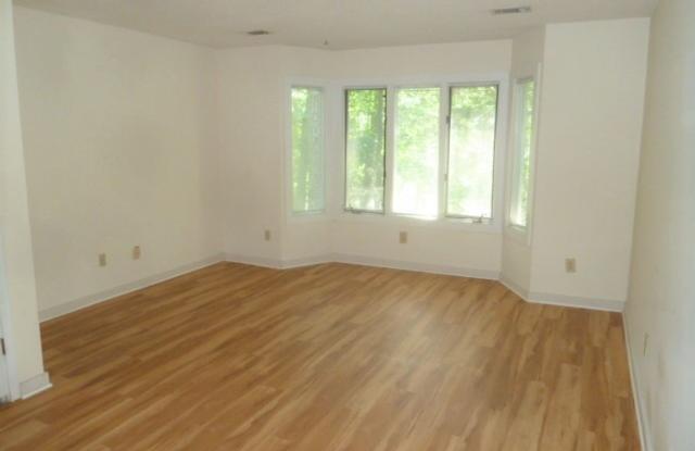 Nice 2br 2ba townhome-style condo in Mill Creek! Walk to UNC next year! Gallery 1