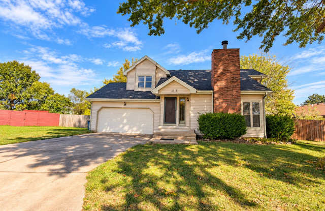 FALL IN LOVE WITH THIS BEAUTIFUL 3 BEDROOM/ 2 BATHROOM HOUSE WITH FENCED IN YARD, STORM SHELTER, AND CAR GARAGE!! Gallery 1