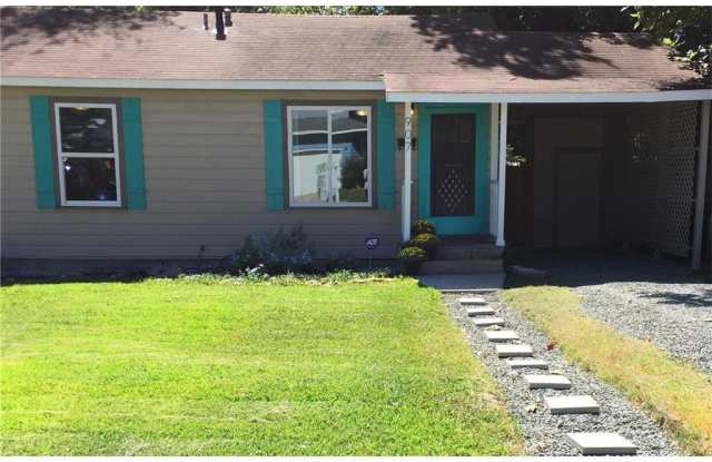2 bedroom North Loop Bungalow - 907 East 56th Street, Austin, TX 78751