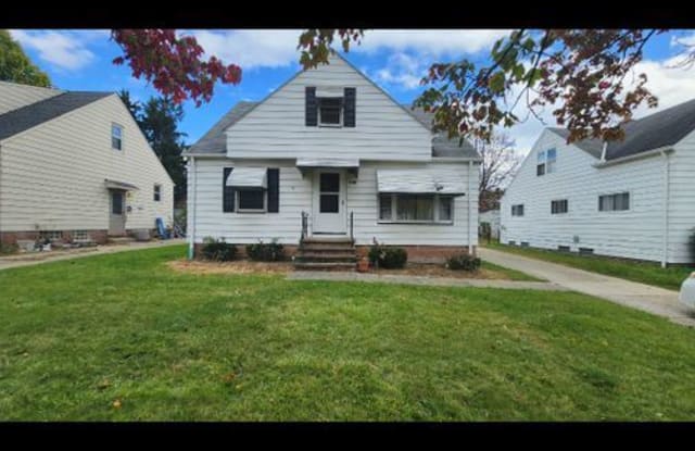 5513 Elmwood Ave - 5513 Elmwood Avenue, Maple Heights, OH 44137