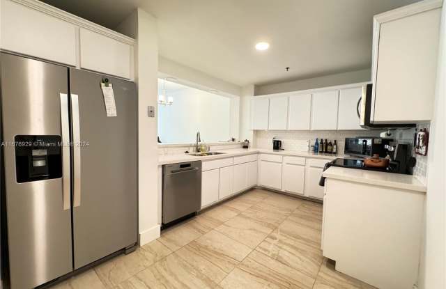 201 CRANDON BL 207 photos photos