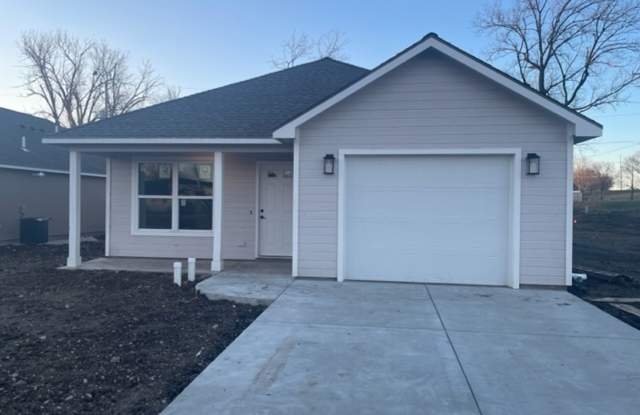 Italian Estates Property Management - 1610 Green Valley Circle, Riley County, KS 66502
