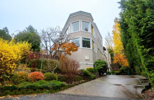 2Bd/2.5Ba Mercer Island Condo - 8035 Southeast 33rd Place, Mercer Island, WA 98040