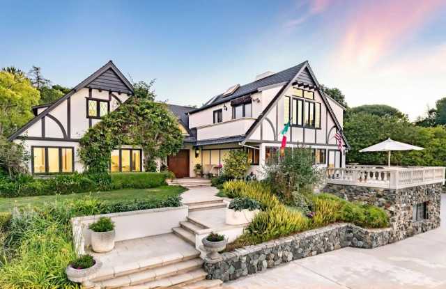 Coming Soon: A Luxurious Rental Opportunity in Los Altos Hills photos photos