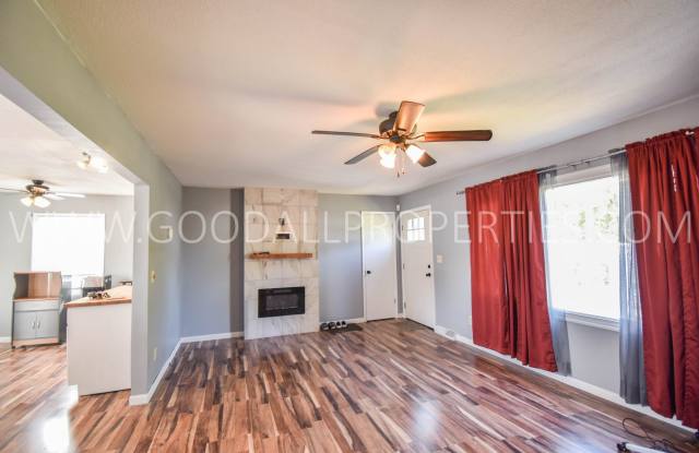 Updated 2 Bedroom 2 Bath Home in Des Moines Gallery 2