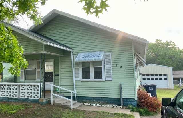 221 N Pesotum Avenue - 221 North Pesotum Avenue, Shawnee, OK 74801