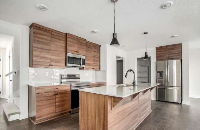 Spacious 4-Bedroom Duplex for Lease in Lee's Summit, MO photos photos