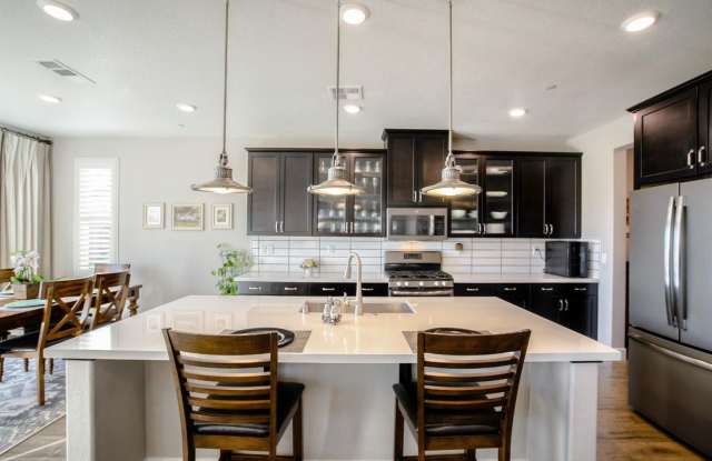Model-Home Luxury Roseville Showpiece Home Gallery 4