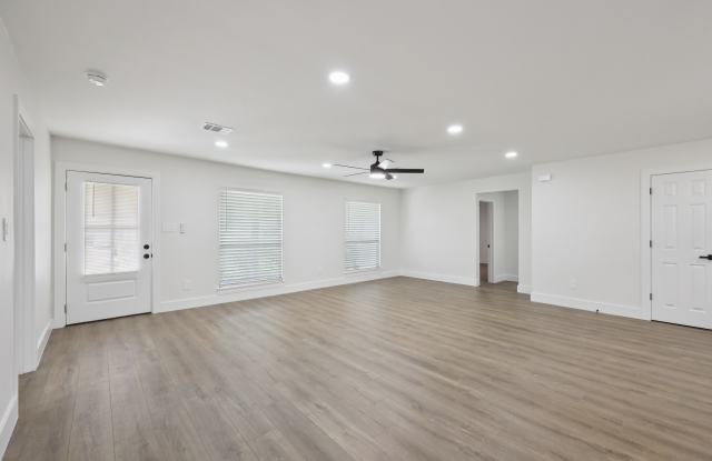 5475 Sunbury Drive Gallery 2