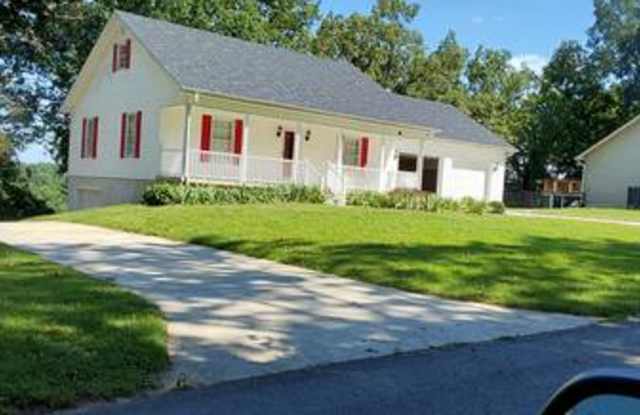 562 Twin Rivers Drive Gallery 3