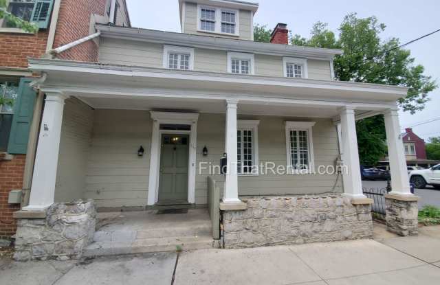 Spacious 1790s Gem in downtown Carlisle: Pet-Friendly, Fenced Yard, Laundry, Screened Porch, Nearby Weekly Farmer's Market photos photos