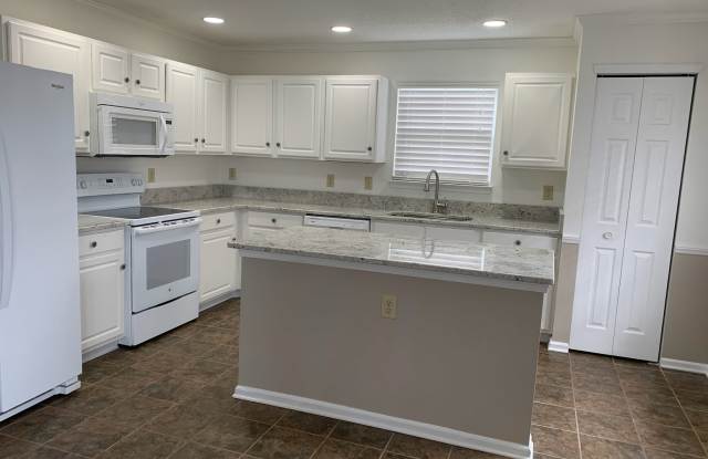 15200 Redcliff Drive Gallery 4