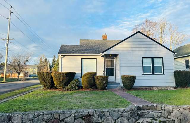 Charming Downtown Vancouver Bungalow photos photos