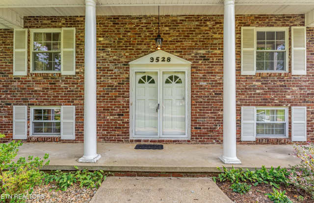 9528 Gulf Park Drive Gallery 4