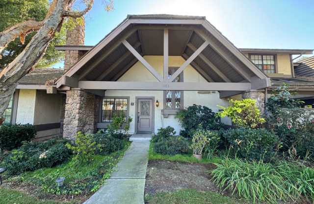 Charming 3Bd/2.5Ba w/Private Yard and New Carpet in Woodbridge Community! - 103 East Yale Loop, Irvine, CA 92604