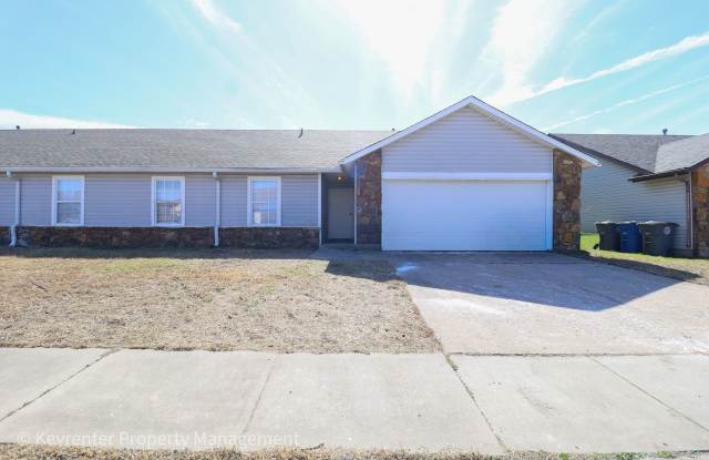 E 31st Ct Duplex photos photos