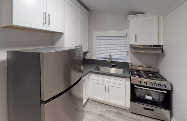 1422 Apartments....Recently renovated...2 Bedroom Available...$500 LOOK & LEASE! CALL NOW! Gallery 4