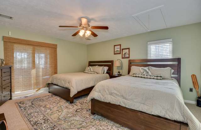 Fully Furnished Lakefront Home | Monthly Rental Available October – March Gallery 4