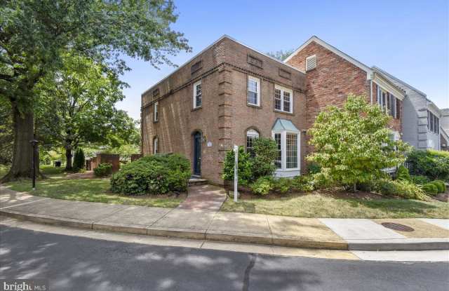 6741 TOWNE LANE ROAD - 6741 Towne Lane Road, McLean, VA 22101