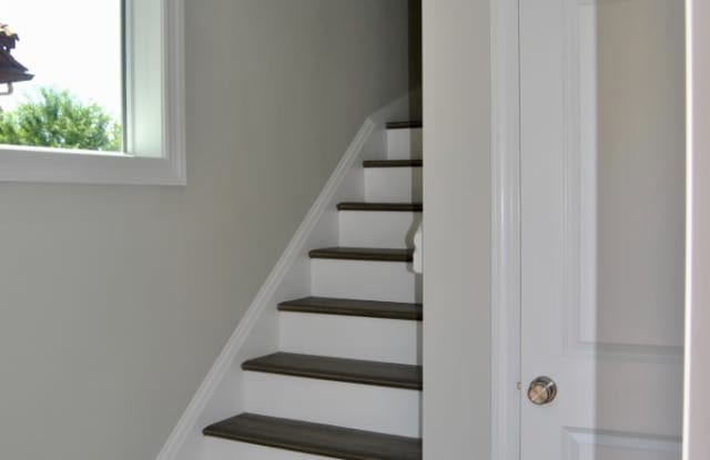 465 Oak Avenue Gallery 4