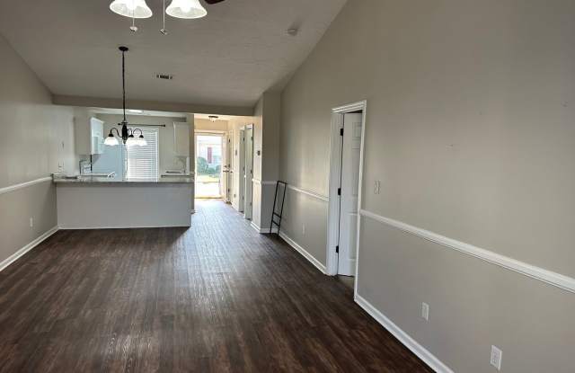 Charming 2BR Townhome in Columbia - 403 Regency Park Drive, Columbia, SC 29210