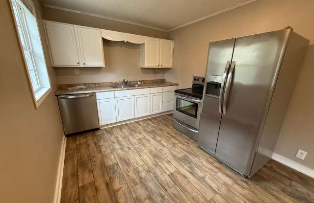 4 bed 1 bath home Gallery 3