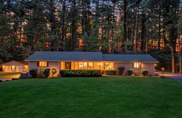 102 Arbor Lane Professionally Managed by Select Real Estate photos photos