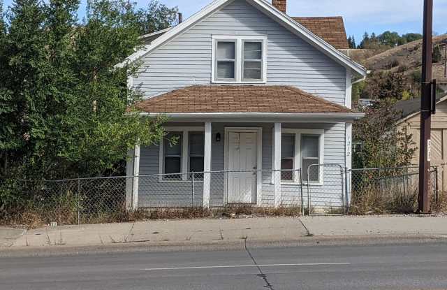 $1250 - 2 Bedroom 1 Bath Home - Heart of the City - 1212 5th Street, Rapid City, SD 57701