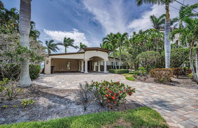 52 N PINE Circle Gallery 2