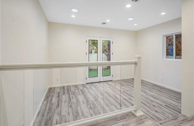 4615 N Saloma Avenue 1/2 Gallery 2