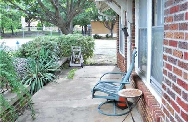 620 W Parkway Street Gallery 3