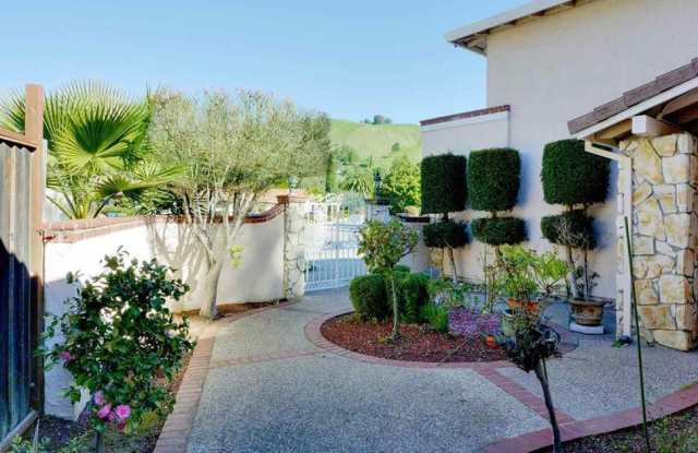 53 Valais Ct Gallery 3