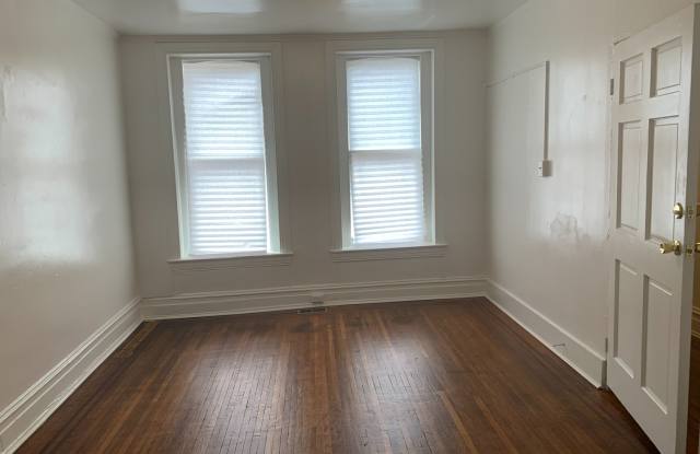 One bedroom Apartment! Video in Photos! - 355 South Queen Street, York, PA 17403