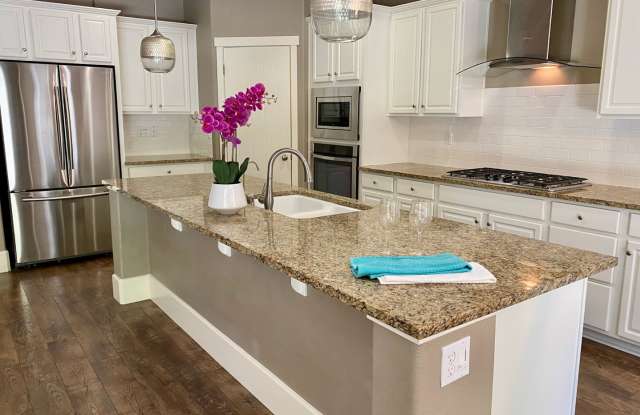 $2,995  Barclay Square, 4 Beds - Trenton Ln, Clovis / Gated Community & Pool + Solar! Gallery 1